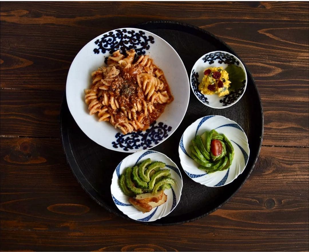 中里博彦　中里博恒　心和庵　有田焼　器　皿　オーバル　蛸唐草紋