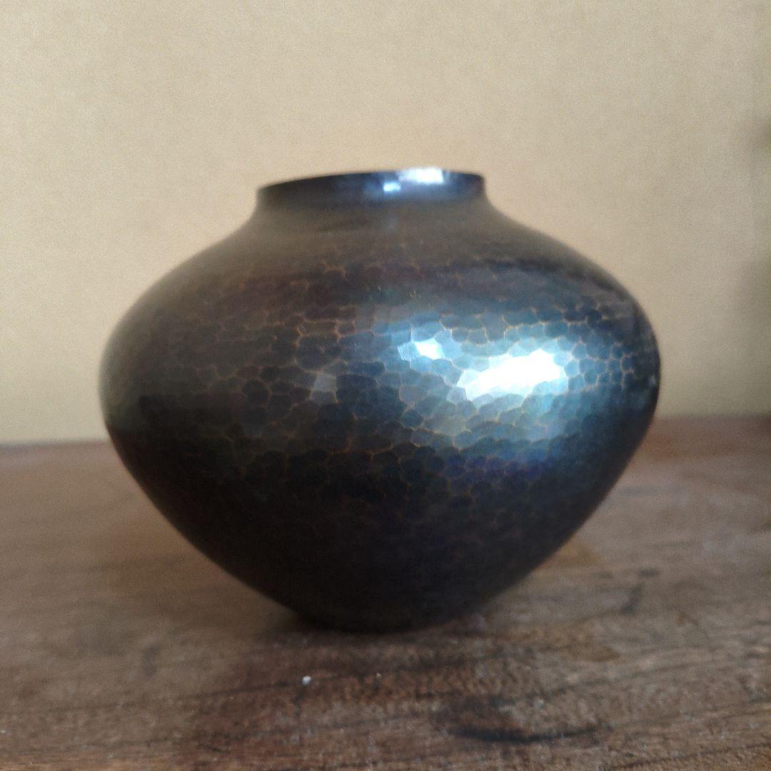 ダークブロンズ金属製花瓶