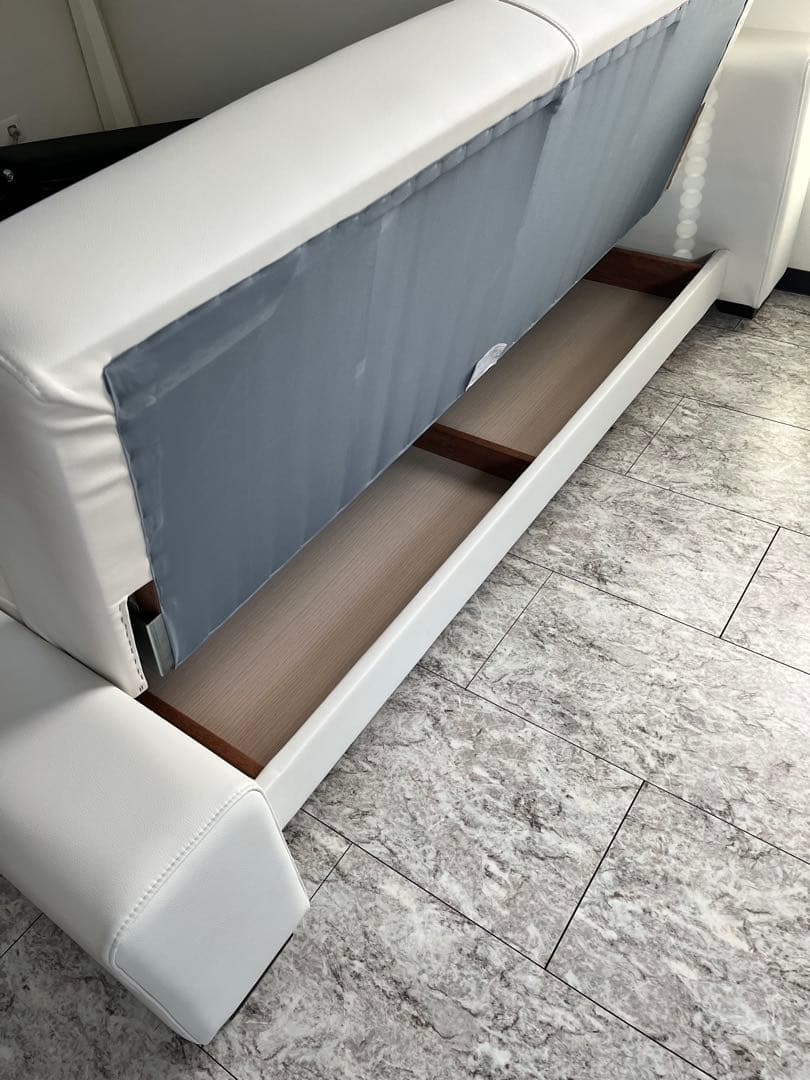 国産　ホワイト　レザー調ソファーベッド　ディノス購入