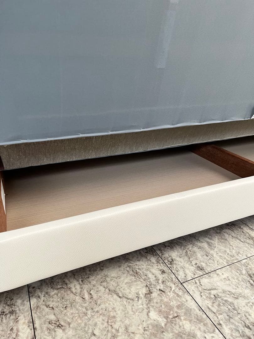 国産　ホワイト　レザー調ソファーベッド　ディノス購入