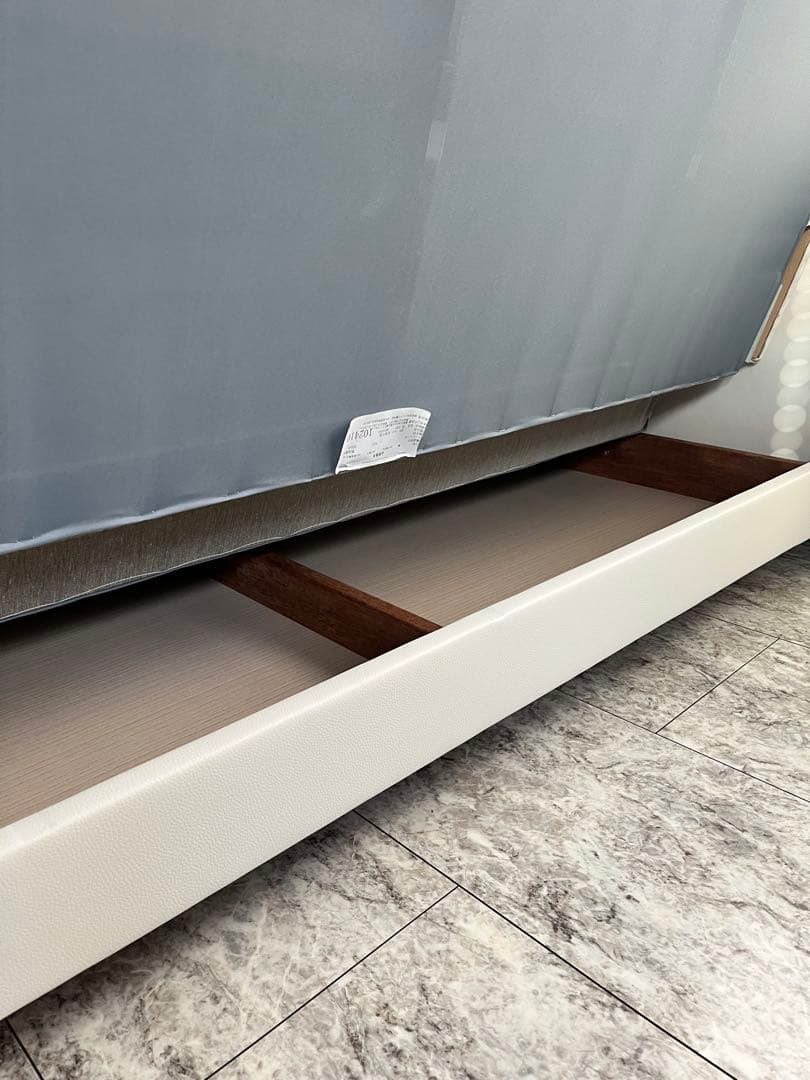 国産　ホワイト　レザー調ソファーベッド　ディノス購入