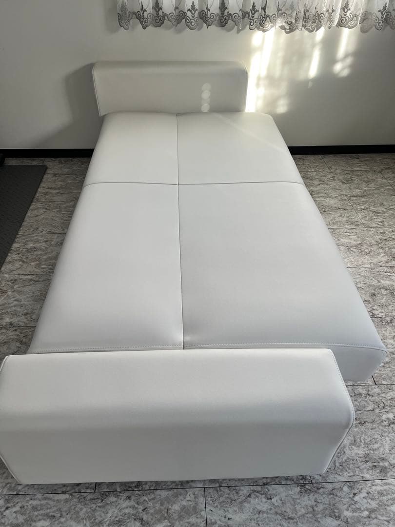 国産　ホワイト　レザー調ソファーベッド　ディノス購入