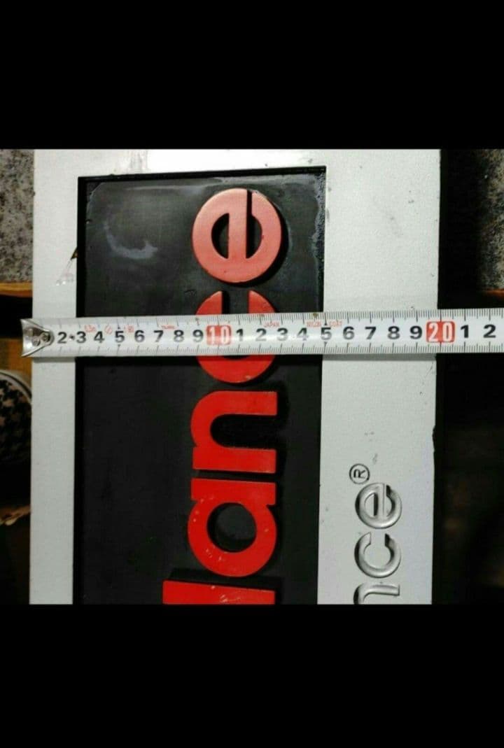 new balanceのディスプレイ 看板