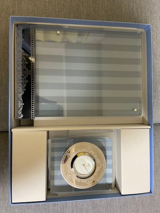 ウェッジウッドの写真たてand置き時計