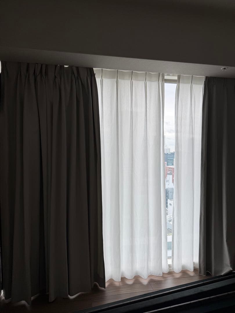 ［美品］サンゲツ　グレー　遮光カーテン(レース付き)
