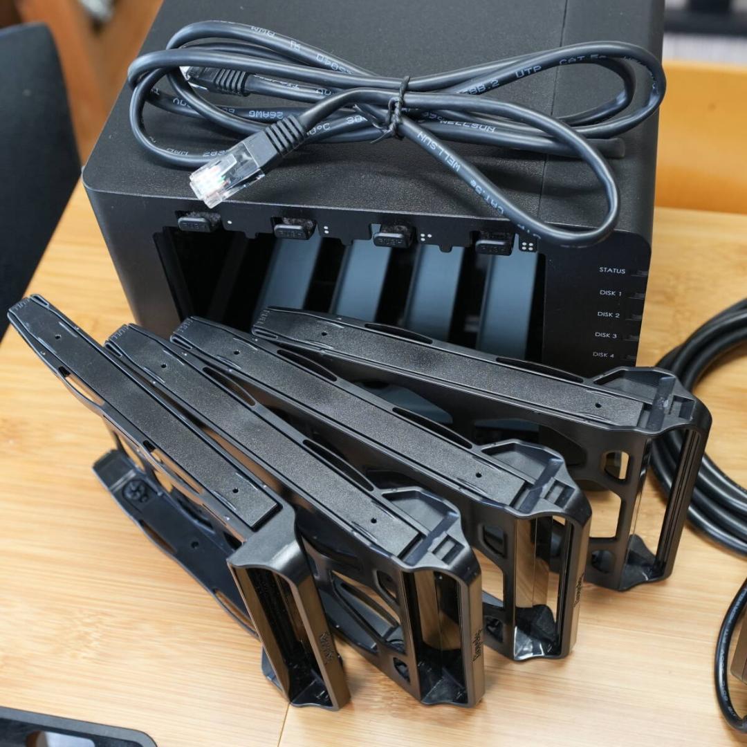 Synology NAS DS916+ メモリ8GBモデル 中古動作確認済み