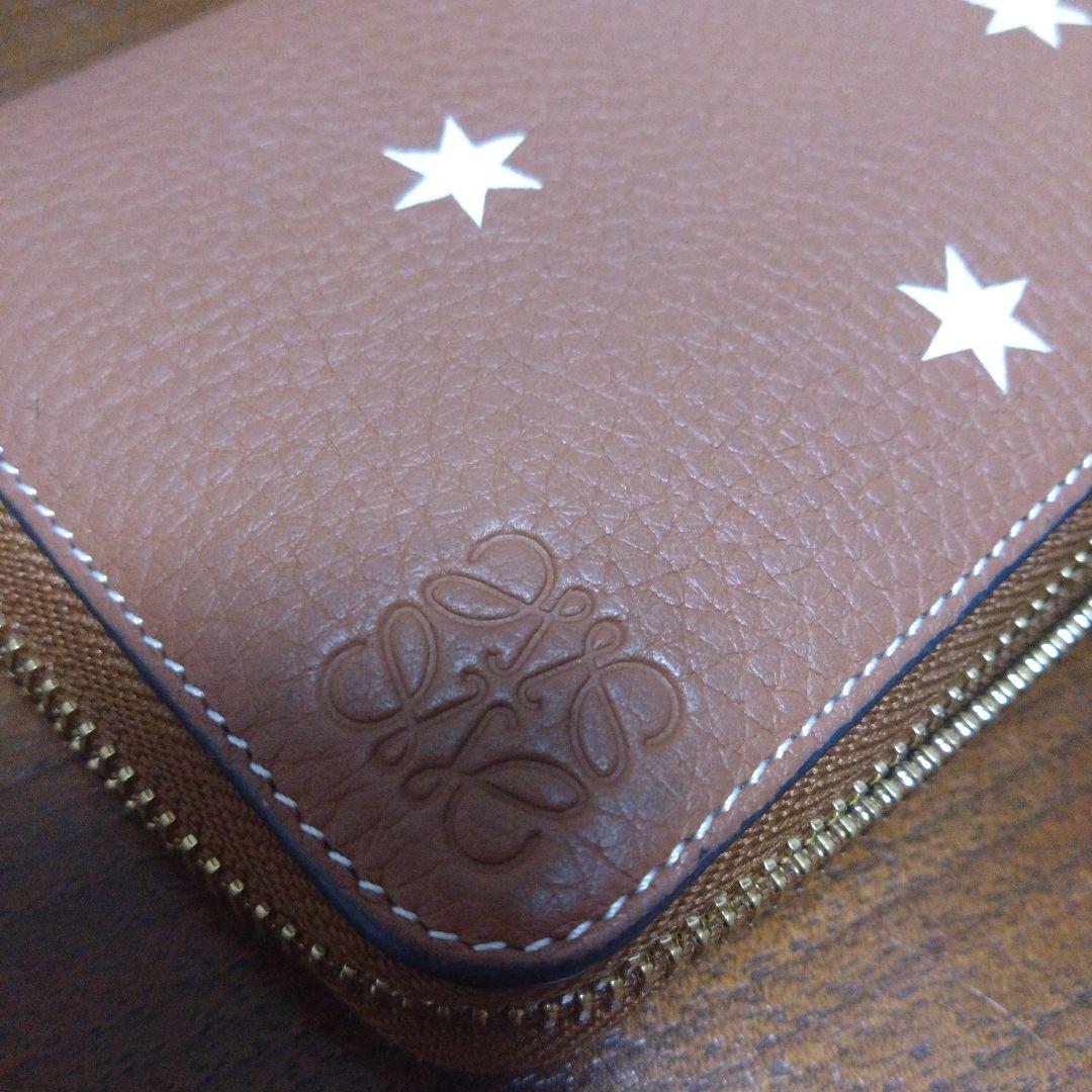 LOEWE　星模様のブラウンレザー長財布