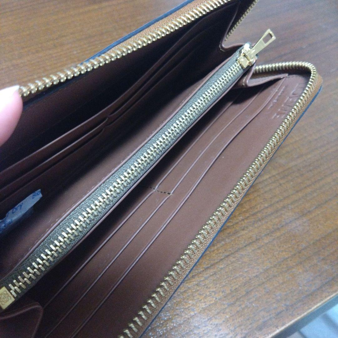 LOEWE　星模様のブラウンレザー長財布