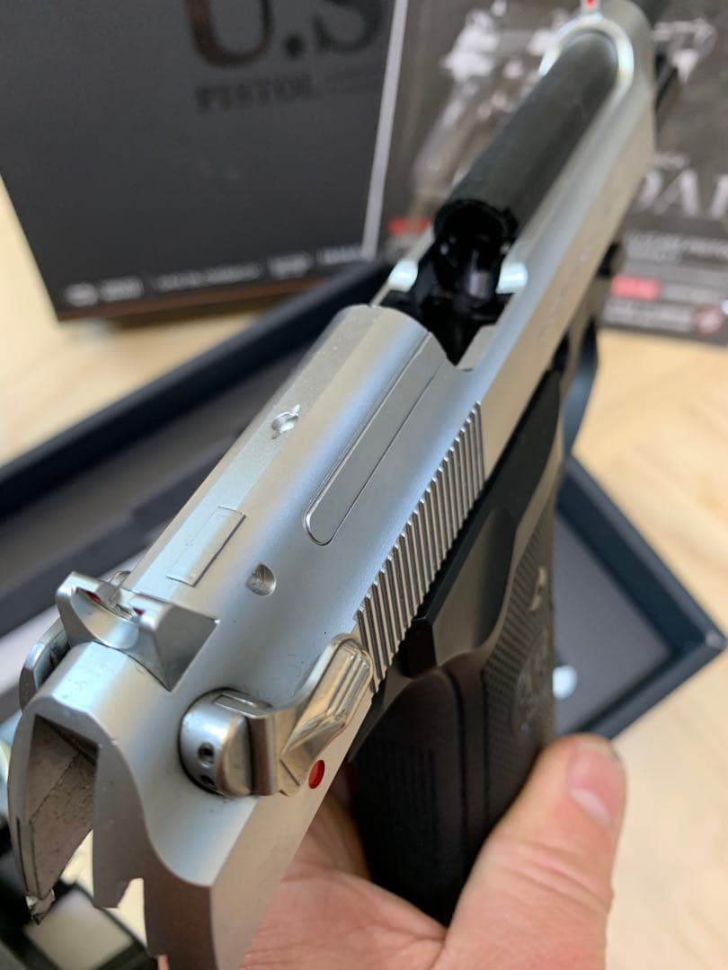 東京マルイ　U.SＭ９ピストル　ガスブローバックハーフシルバー　マガジン2個