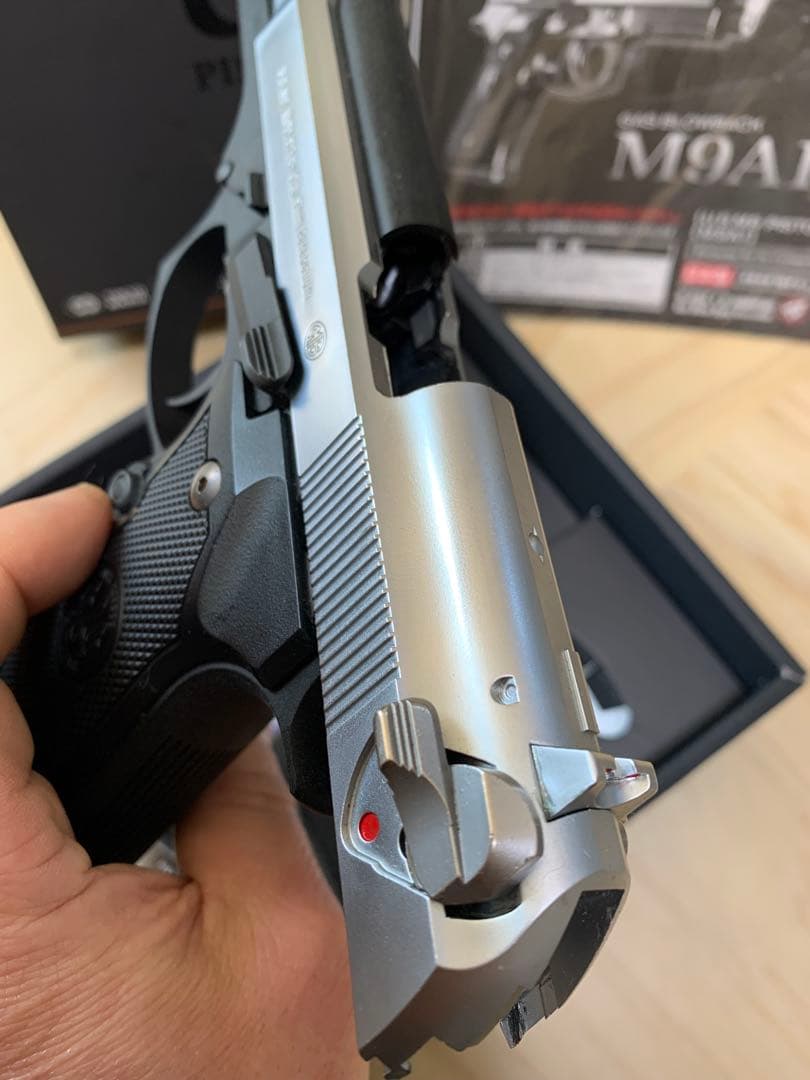 東京マルイ　U.SＭ９ピストル　ガスブローバックハーフシルバー　マガジン2個