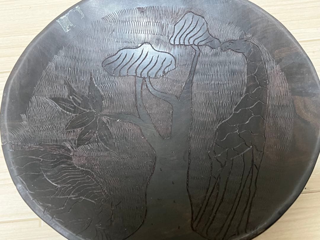新品難あり　タンザニアマコンデ黒檀彫刻飾り皿　キリンとシマウマ