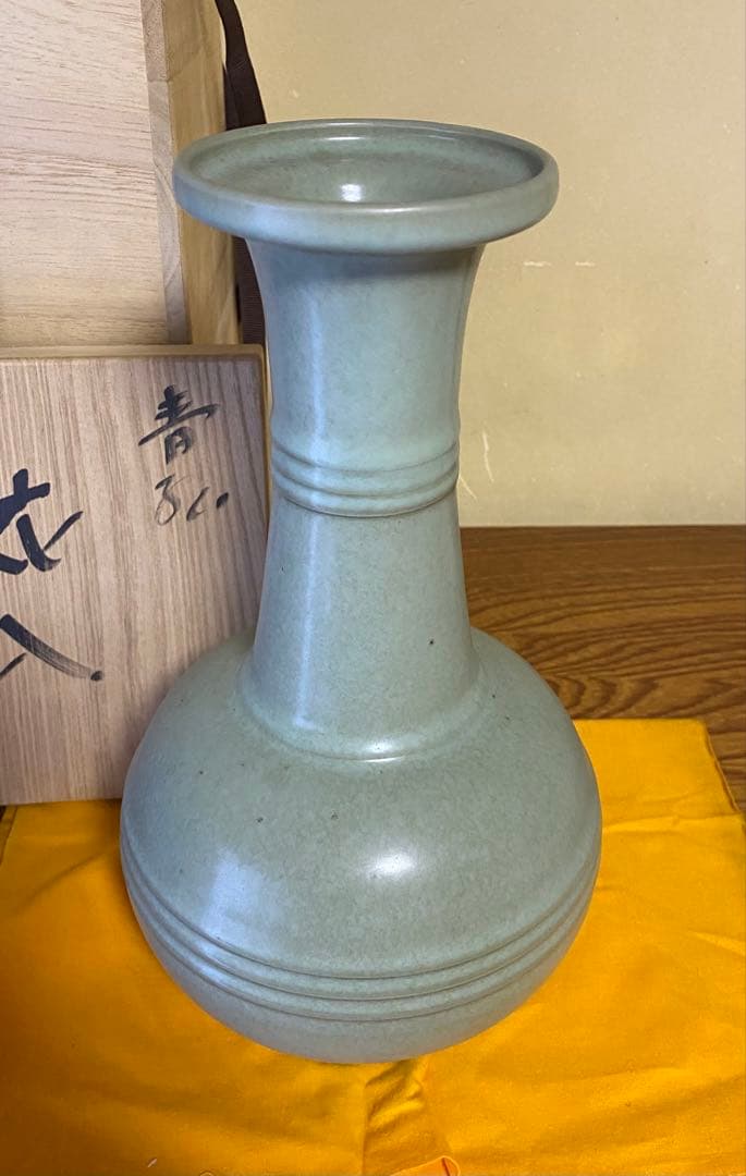 d*7様 人間国宝 中島宏　作　花入　花瓶　旧家蔵出 一点物　青磁 桐箱 茶道具