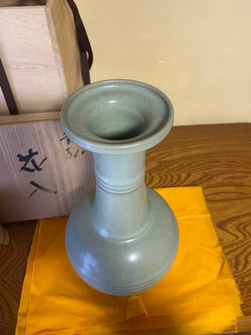 d*7様 人間国宝 中島宏　作　花入　花瓶　旧家蔵出 一点物　青磁 桐箱 茶道具