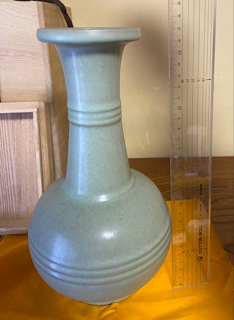 d*7様 人間国宝 中島宏　作　花入　花瓶　旧家蔵出 一点物　青磁 桐箱 茶道具