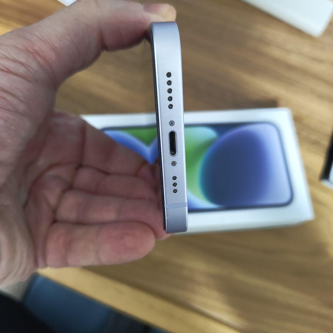 Apple iPhone 14の紫-バッテリー86%