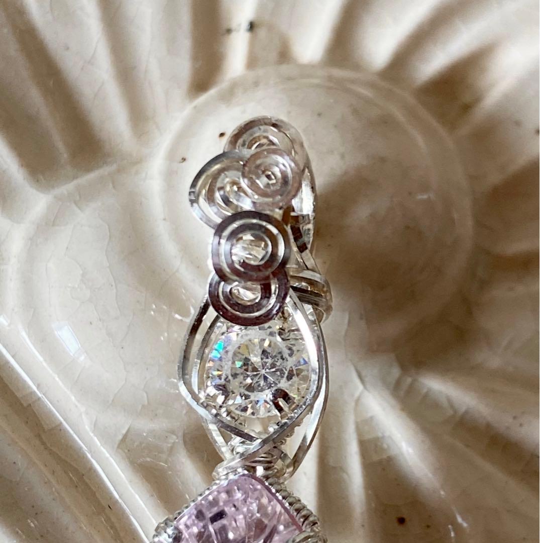 ハンドメイドペンダントトップ⭐︎シンセティックストーン　名残の花