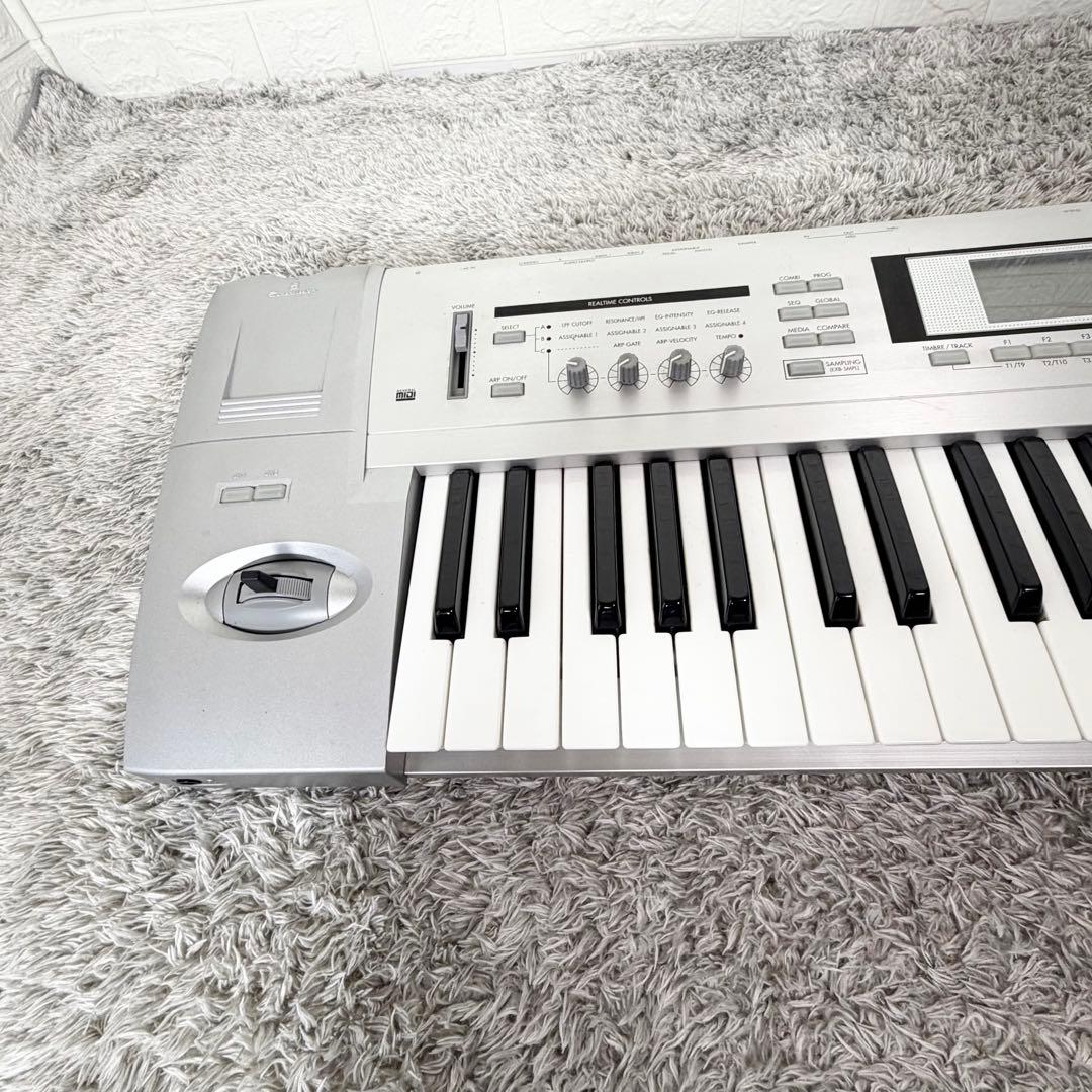 美品 KORG コルグ TRITON Le 61鍵盤 シンセサイザー 動作品