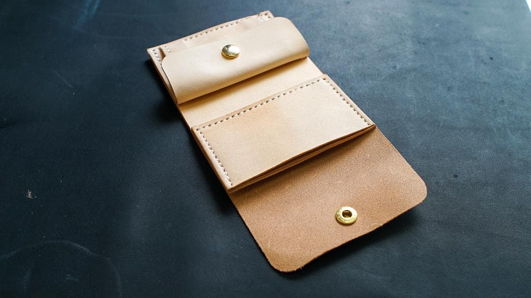 タンニン鞣し ヌメ革 手のひらサイズのお財布 コンパクトウォレット 三つ折り財布