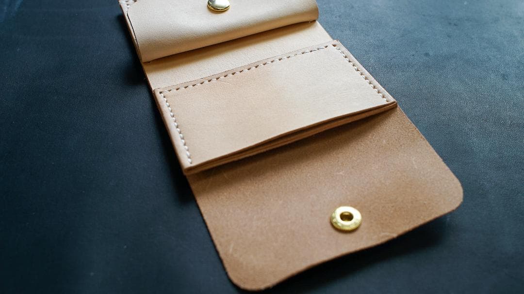 タンニン鞣し ヌメ革 手のひらサイズのお財布 コンパクトウォレット 三つ折り財布