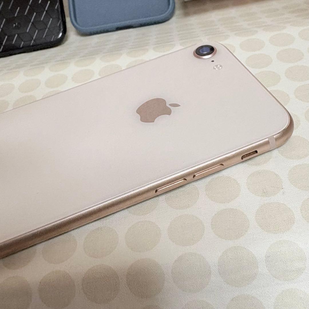 【美品】iPhone8 64GB SIMフリー Gold イヤホン、ケーブルあり