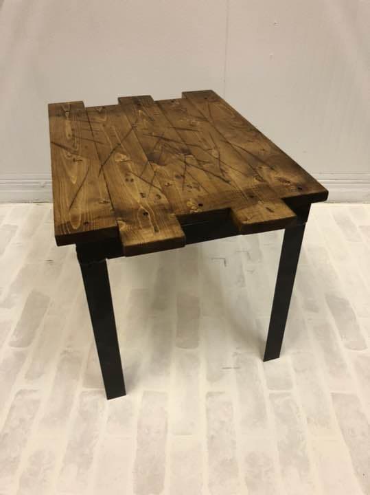 ShiーYaの新品アイアンウッドテーブル