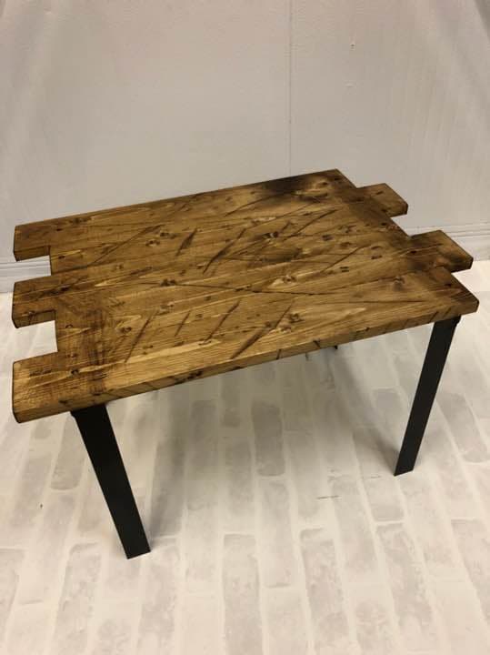 ShiーYaの新品アイアンウッドテーブル