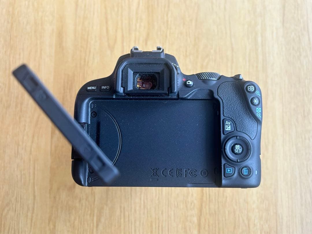 Canon EOS Kiss X9 デジタル一眼レフカメラ EF-S 18-55