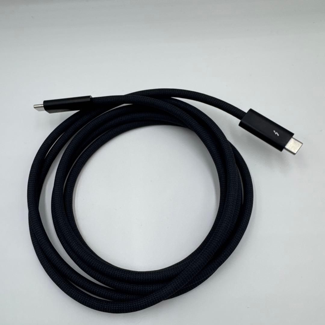 Apple Thunderbolt4 Proケーブル1.8m MN713ZA/A