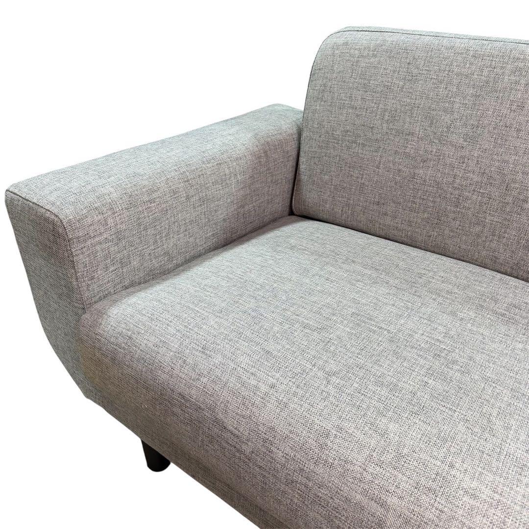 グレー布製2人掛けソファ