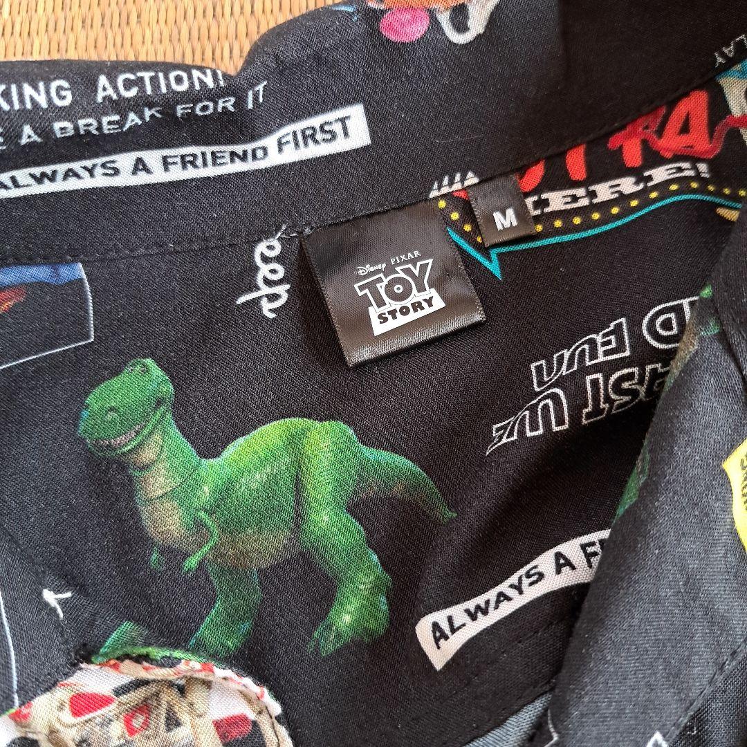 【新品】トイストーリー　30周年　総柄アロハシャツ　ウッディバズライトイヤー