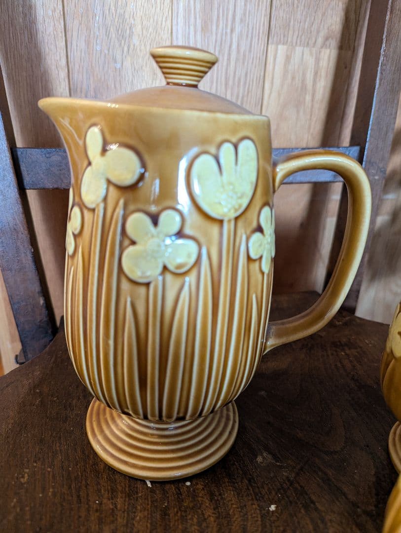 イギリスのビンテージ　ティーセット