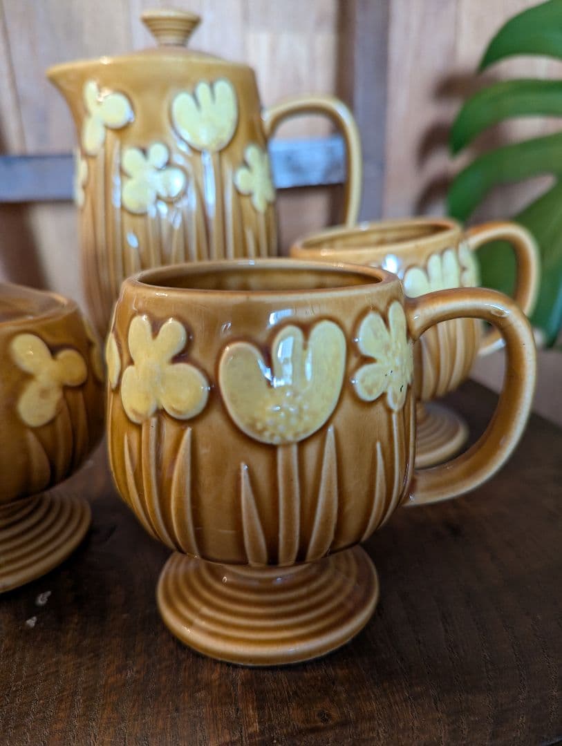 イギリスのビンテージ　ティーセット