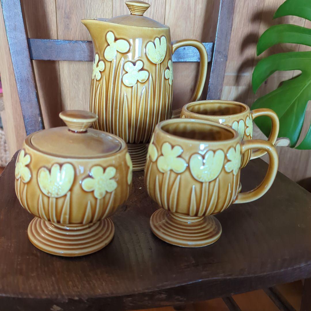 イギリスのビンテージ　ティーセット