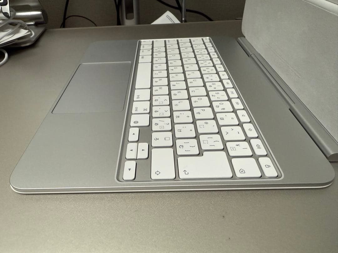 【ほぼ新品】13インチiPad Pro M4Magic Keyboard 日本語