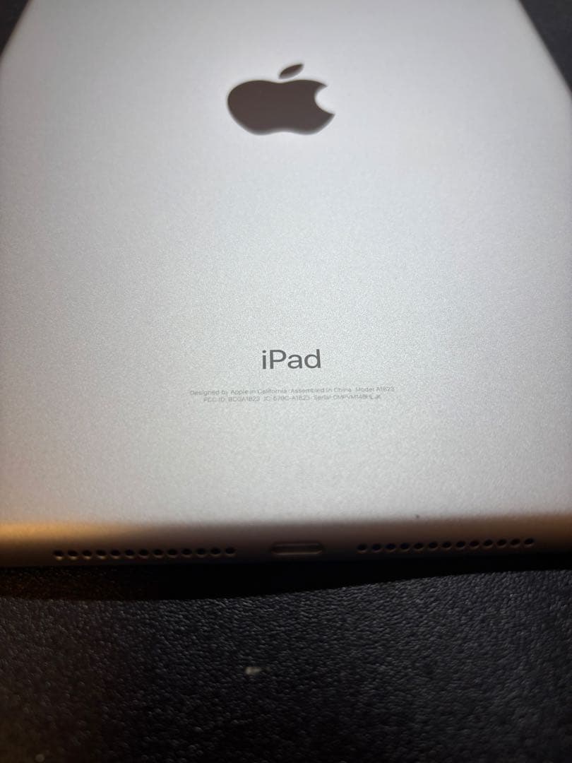 美品 iPad 第5世代32GB Cellularモデル