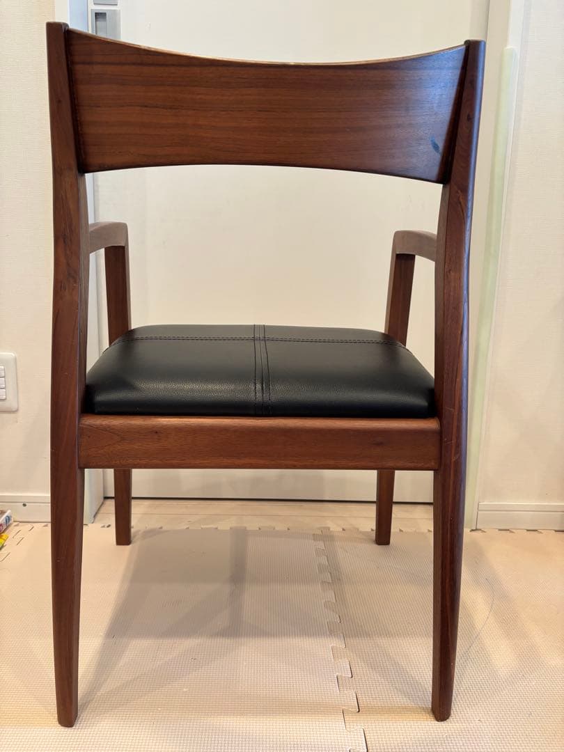 モダンアームチェア ブラック