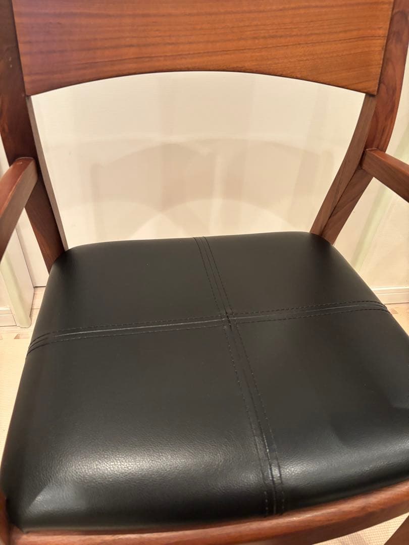 モダンアームチェア ブラック