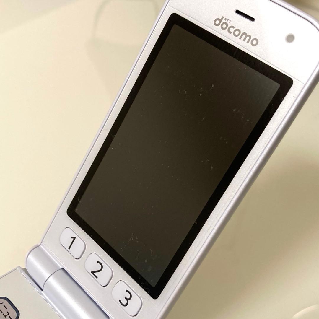 docomo らくらくホン　F-01M ホワイト