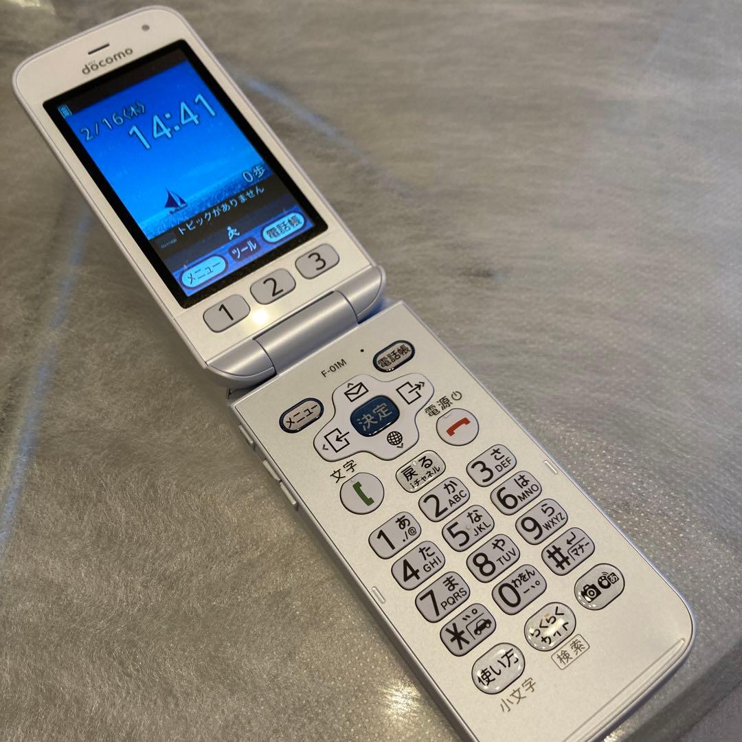 docomo らくらくホン　F-01M ホワイト