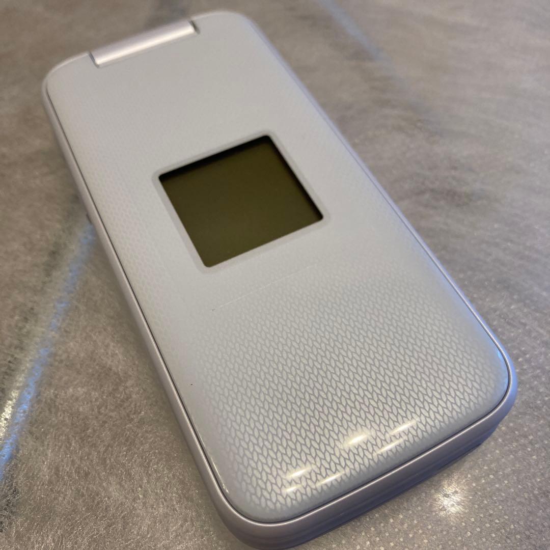 docomo らくらくホン　F-01M ホワイト