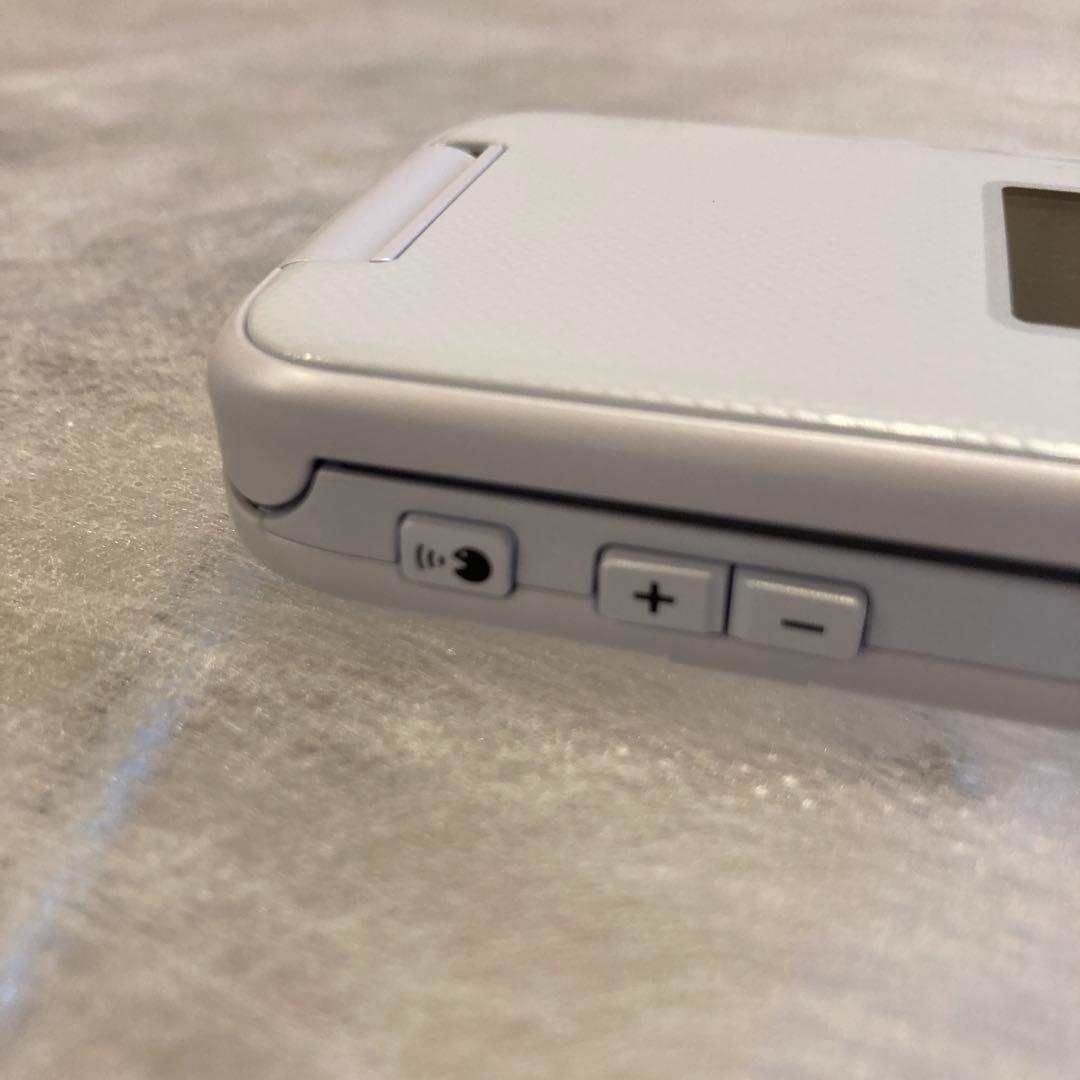 docomo らくらくホン　F-01M ホワイト