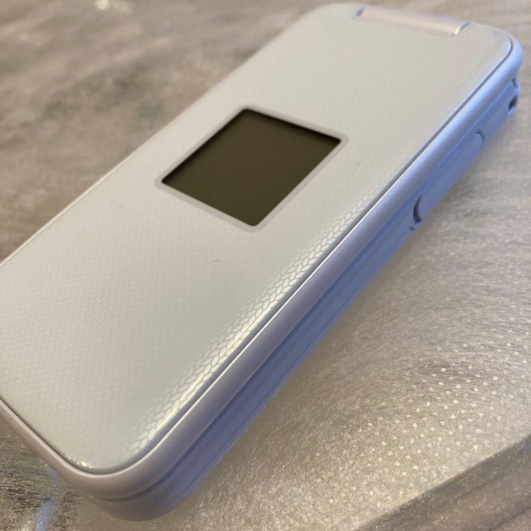 docomo らくらくホン　F-01M ホワイト