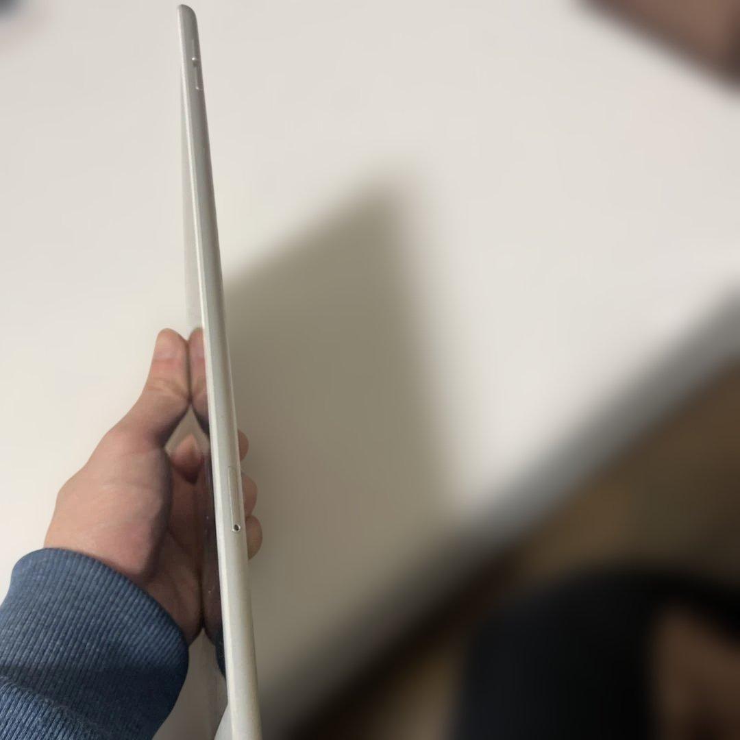 ポ*1様 Apple iPad Air 2 64GB ホワイト バッテリー　89