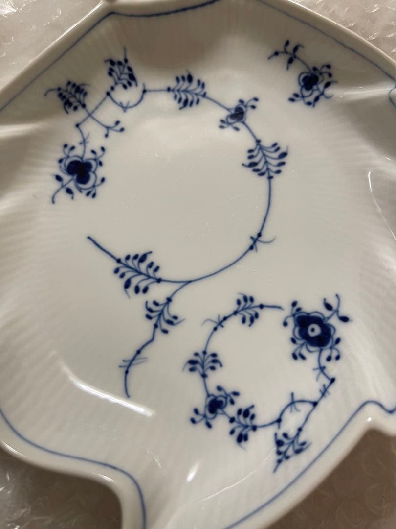 ロイヤルコペンハーゲン　ブルーフルーテッド　リーフプレート