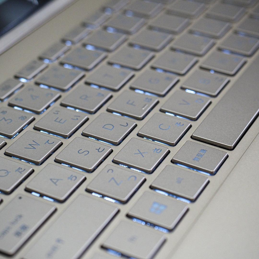 HP Envy 13、16GBメモリ、i7-1165G7、512GB SSD