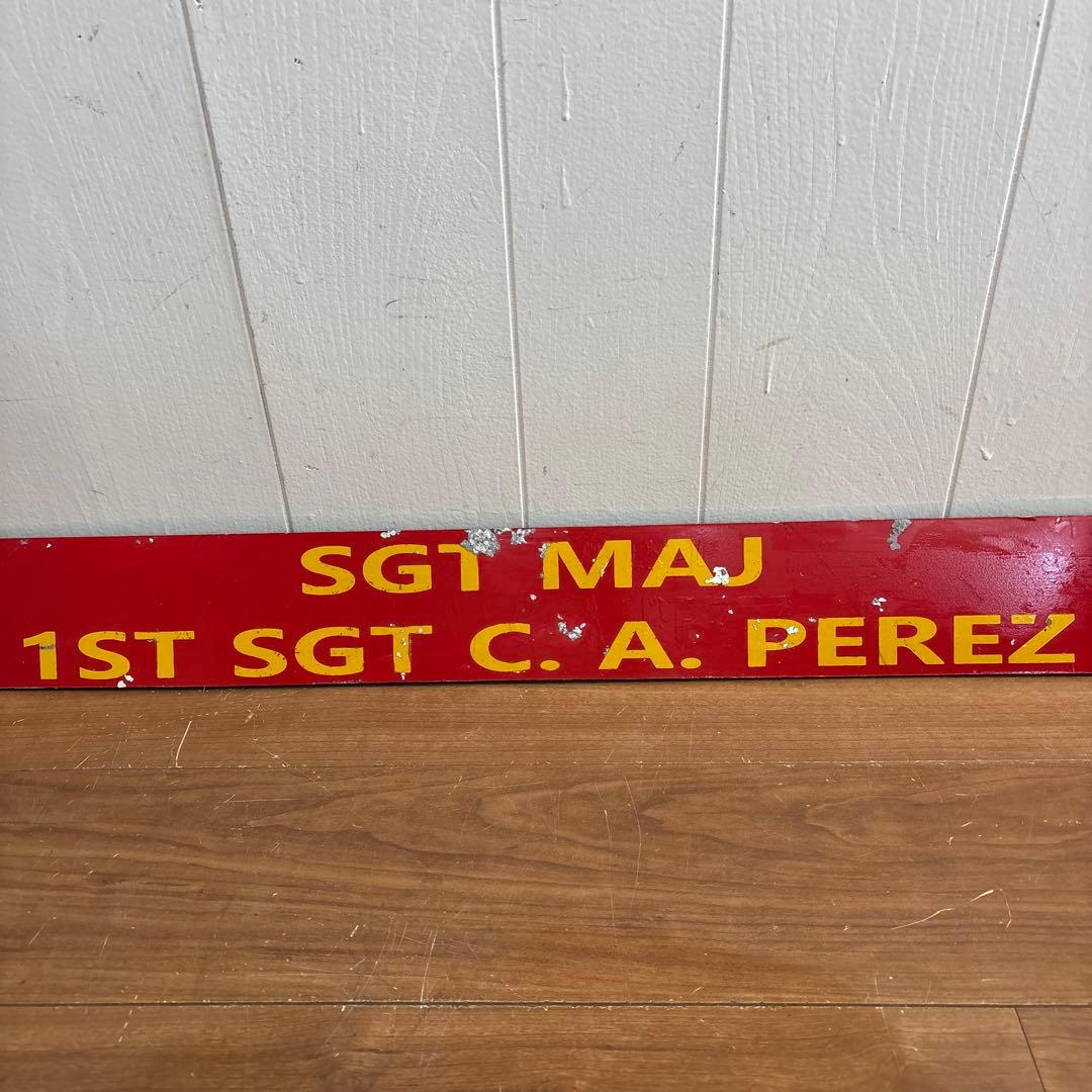 米軍放出品　アルミ製　看板　レッド　送料無料