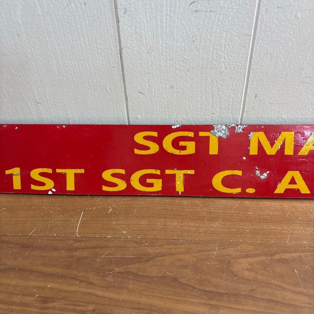 米軍放出品　アルミ製　看板　レッド　送料無料