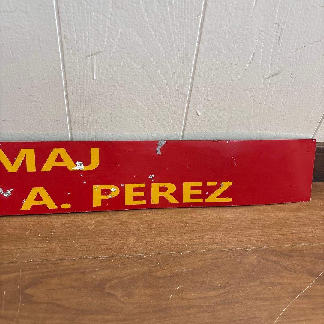 米軍放出品　アルミ製　看板　レッド　送料無料