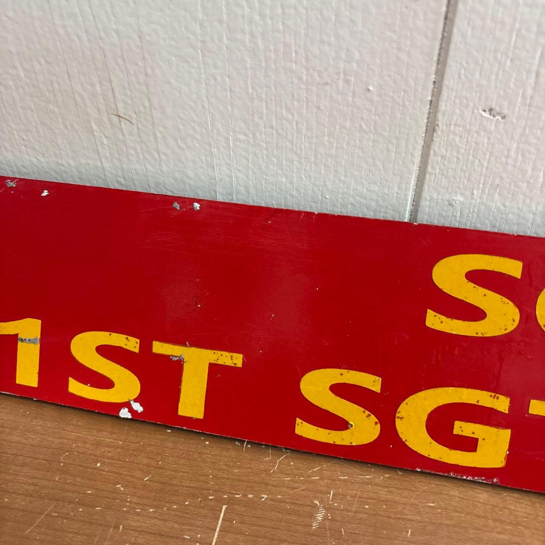 米軍放出品　アルミ製　看板　レッド　送料無料