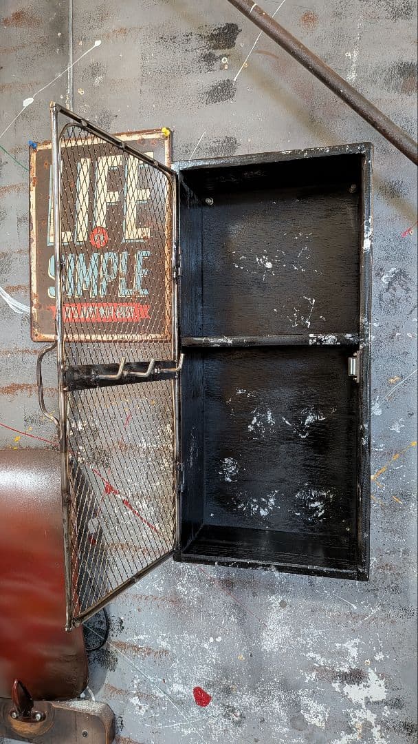 メッシュロッカーを思わせるキーボックス アメリカンヴィンテージ ガレージ雑貨